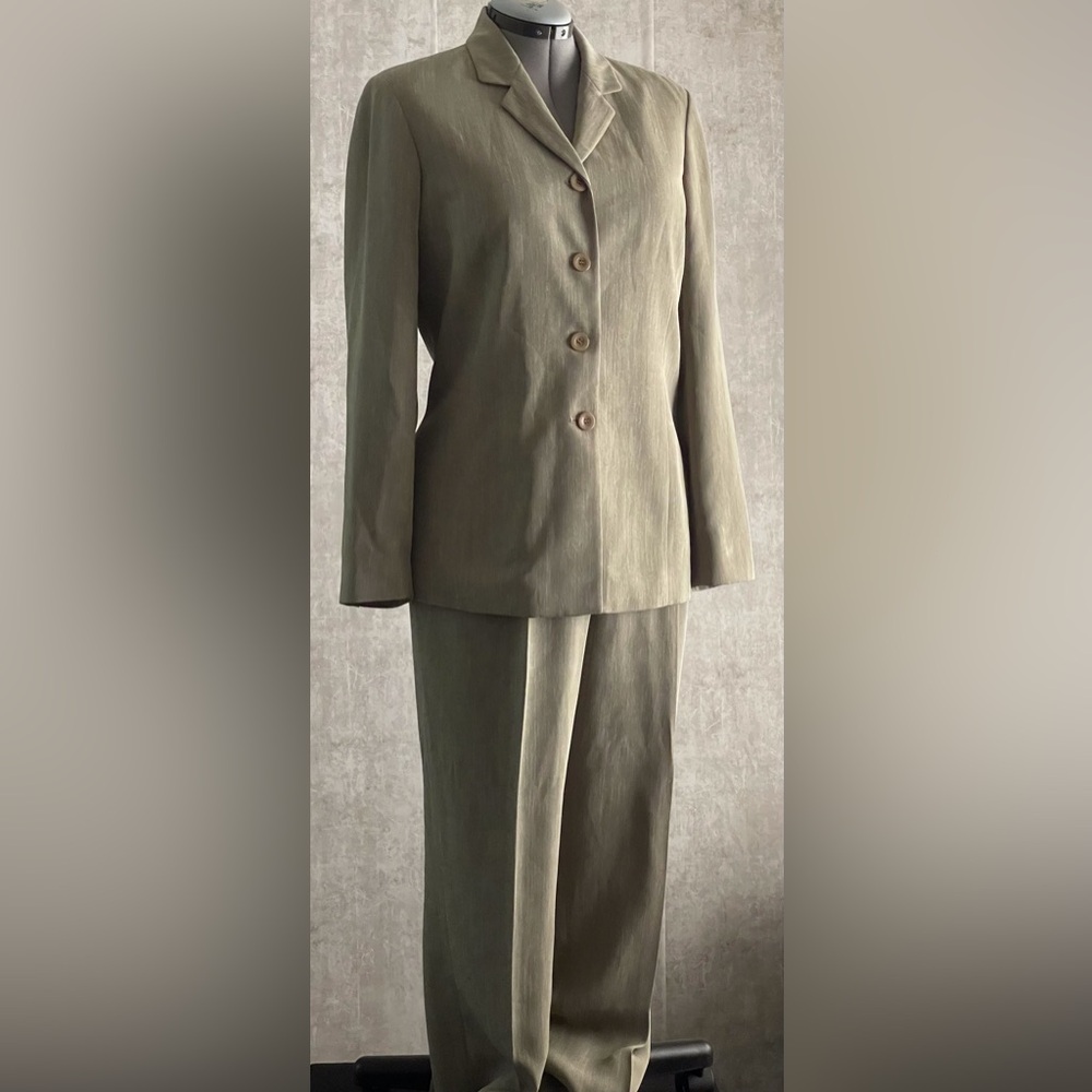 LIZ CLAIBORNE COLLECTION Beige Ribbed 2 Pc Blazer Pleated Pants Suit Sz 12